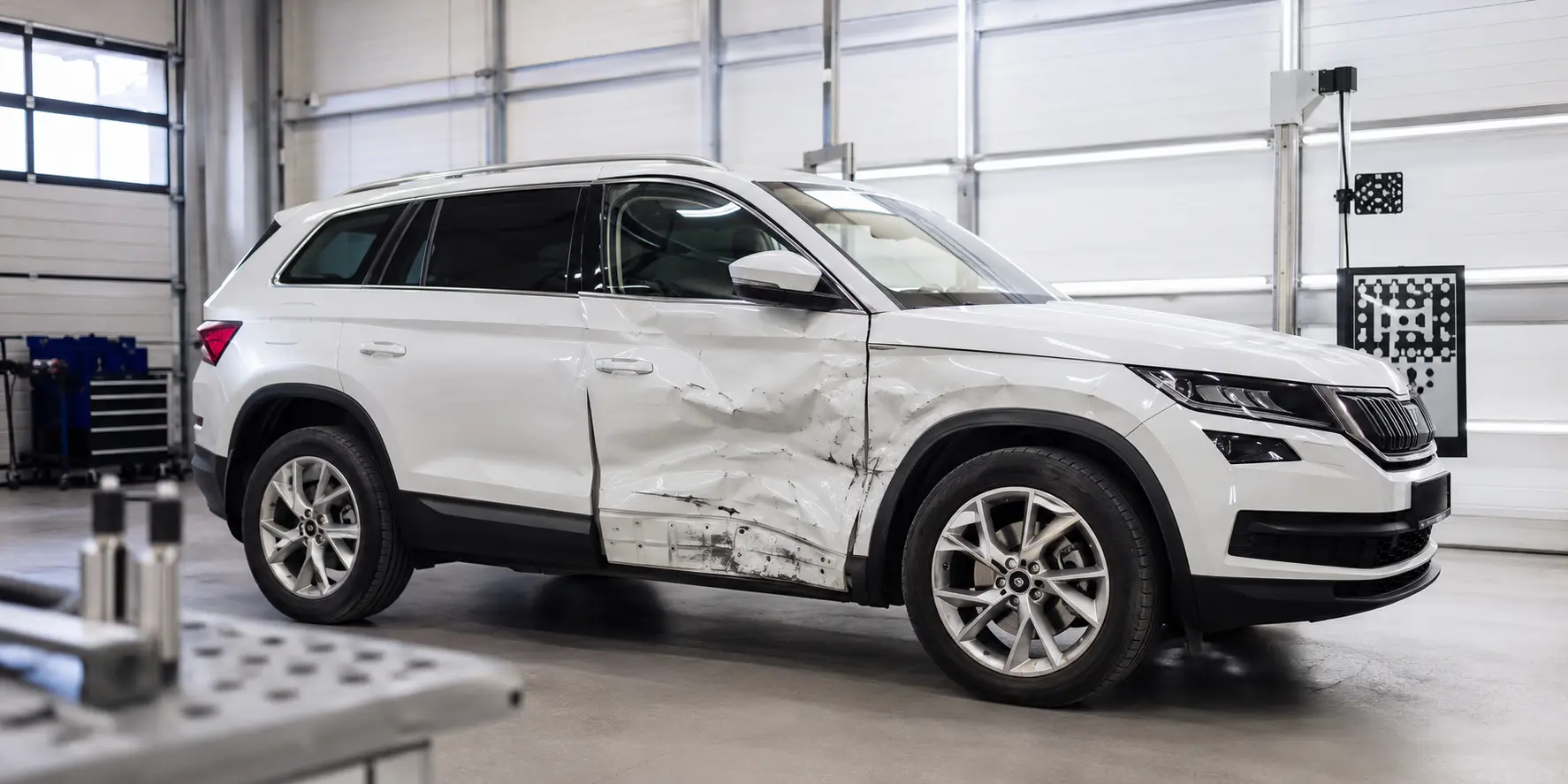 Bočno oštećen SUV na procjeni štete